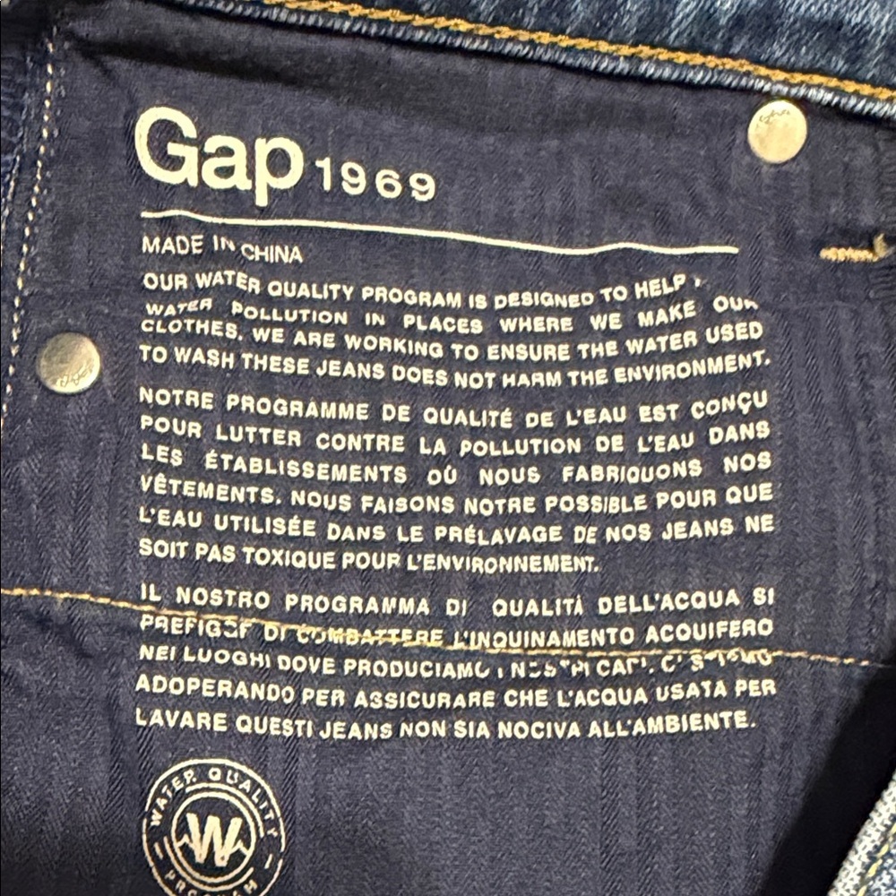 GAP 1969 Women's Medium Blue Frayed Hem Denim Cut Off Shorts, Size 26. - Picture 9 of 12